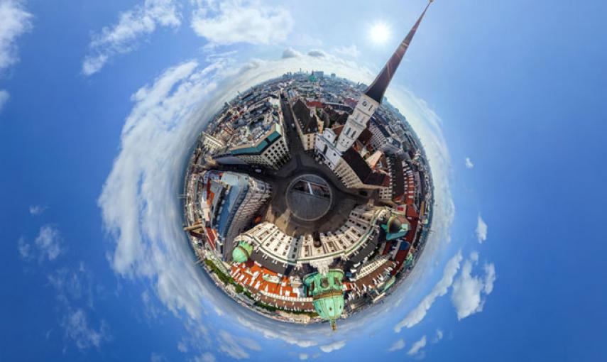 La Catedral de San Esteban de Viena simula ser una punta de lanza que atraviesa las nubes en esta fotografía de 360º / AirPano