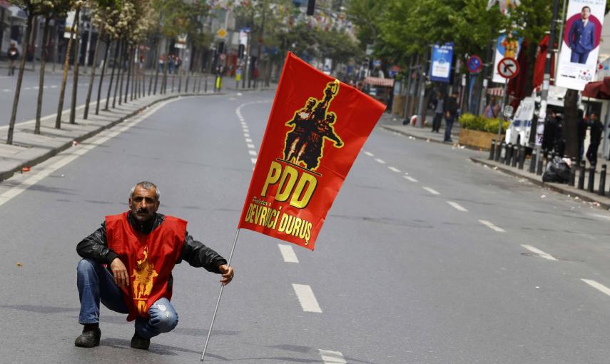 Manifestación cerca de la plaza Taksim de Estambul./ REUTERS