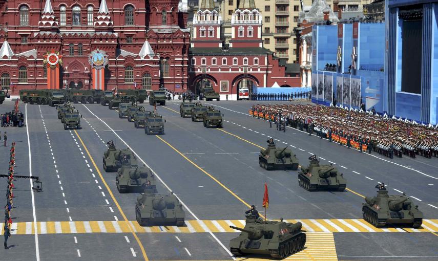 Soviet SU-100 tank destroyers drive during the Victory Day parade at Red Square in Moscow. REUTERS/Host Photo Agency/RIA Novosti