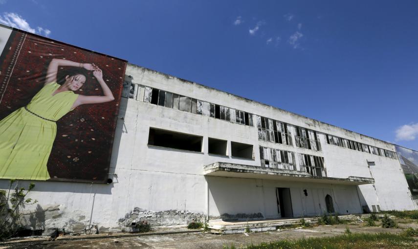 Una fábrica textil cerrada en 1995, cerca de la ciudad de Larissa en la región de Tesalia, Grecia.- REUTERS / Yannis Behrakis