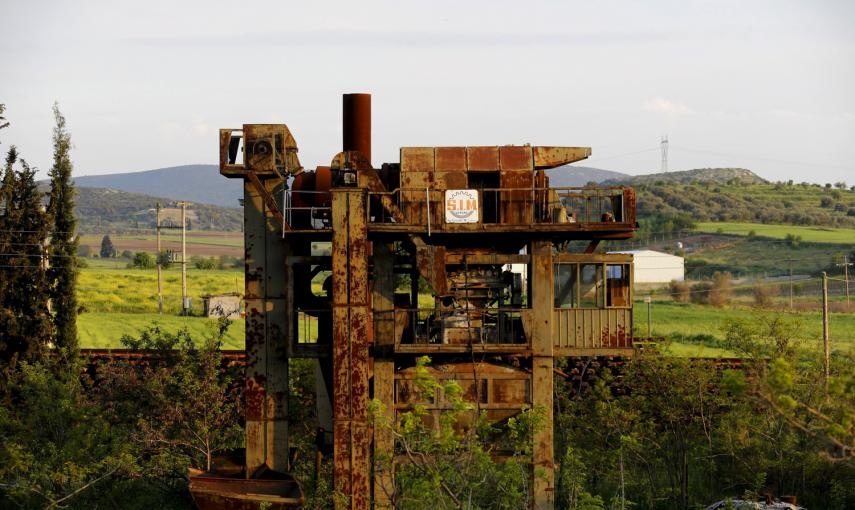 Una fábrica abandonada en la zona industrial de la ciudad de Tebas, en la región Sterea Hellas, Grecia.- REUTERS / Yannis Behrakis