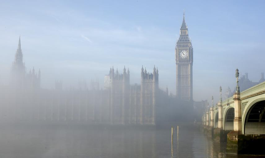 Vista del Big Ben de Londres perdido entre nubes./REUTERS