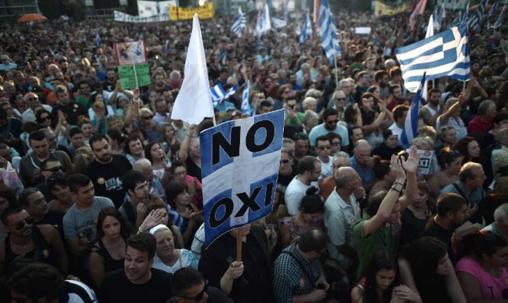 Manifestación por el 'no' en el centro de Atenas. - AFP