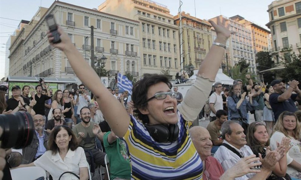 Los votantes del 'no', al conocer los datos sobre el referéndum. EFE/EPA