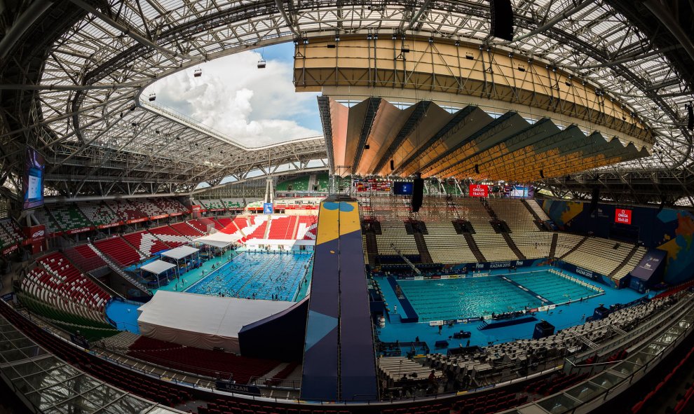 La imagen muestra el estadio Kazan Arena donde se celebra el Campeonato Mundial FINA 2015 en Kazán, el 30 de julio de 2015. AFP PHOTO / FRANCOIS XAVIER MARIT