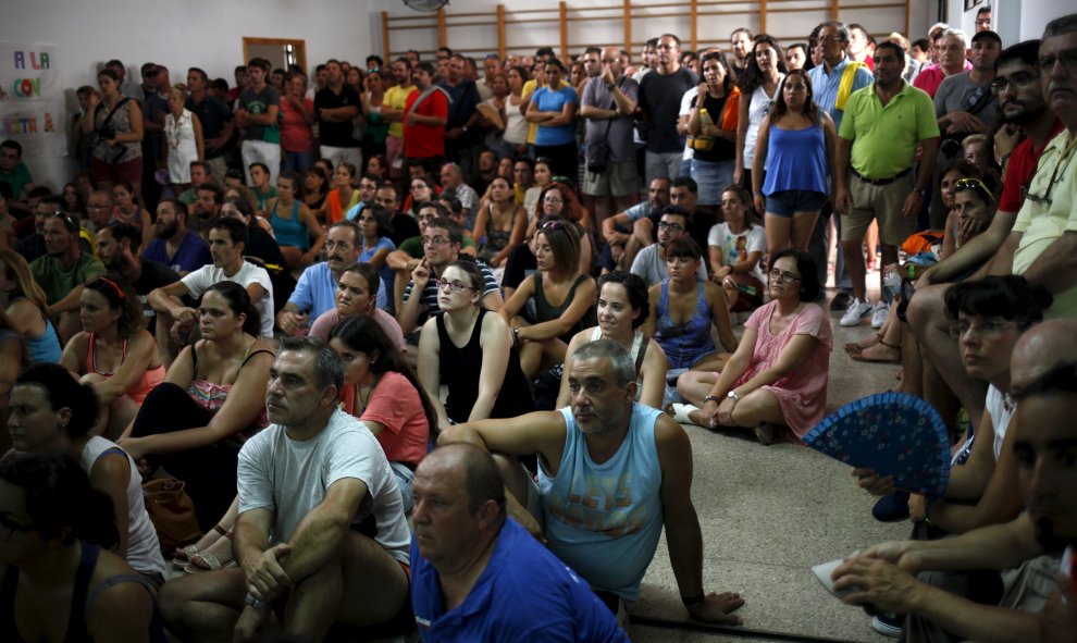 Más de 450 personas han seguido instrucciones precisas sobre cómo debe realizarse el proceso de anillamiento correctamente. REUTERS