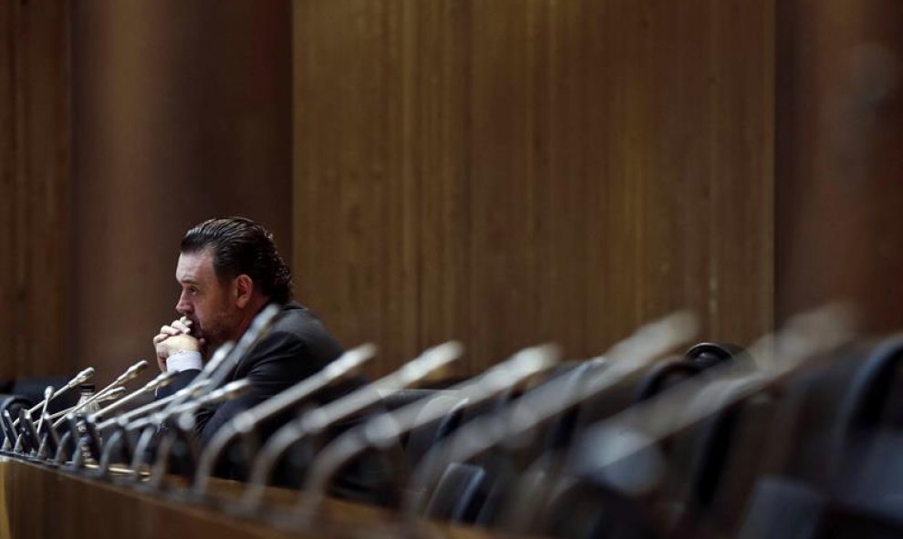 El director del Museo del Prado, Miguel Zugaza, asistió hoy a la comparecencia del subsecretario de Educación, Cultura y Deporte, Fernando Benzo, en el Congreso de los Diputados para explicar los presupuestos de su departamento para el año próximo. EFE/Em