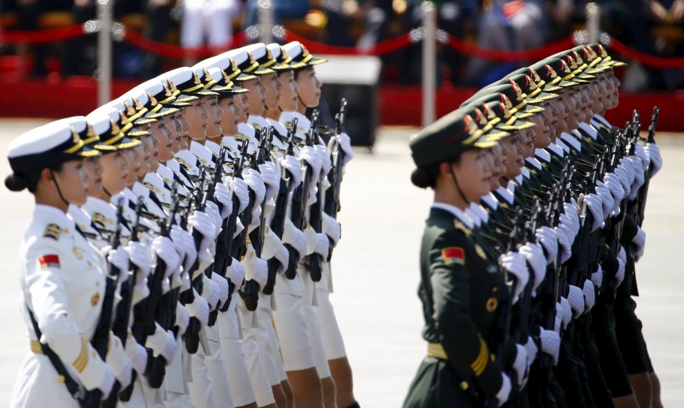 Mujeres soldado del Ejército Popular de Liberación Chino, durante el desfile en Pekín conmemorativo del final de la II Guerra Mundial. REUTERS/Damir Sagolj