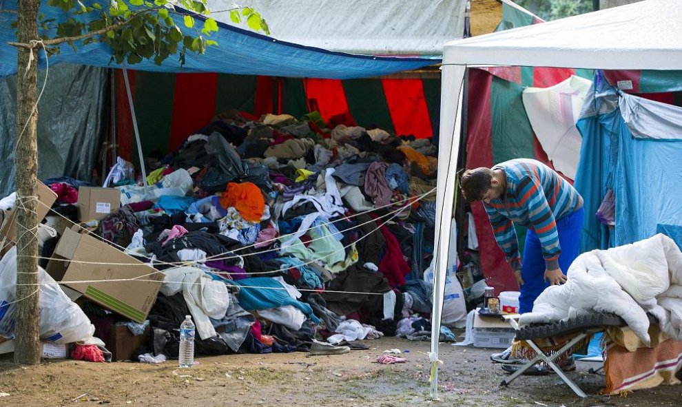 La ONU ha dicho que las necesidades de reubicación para los refugiados que están llegando a Europa se elevan hasta las 200.000 plazas y que el fracaso del continente en dar una respuesta común a esta crisis únicamente ha beneficiado a las redes de trafica