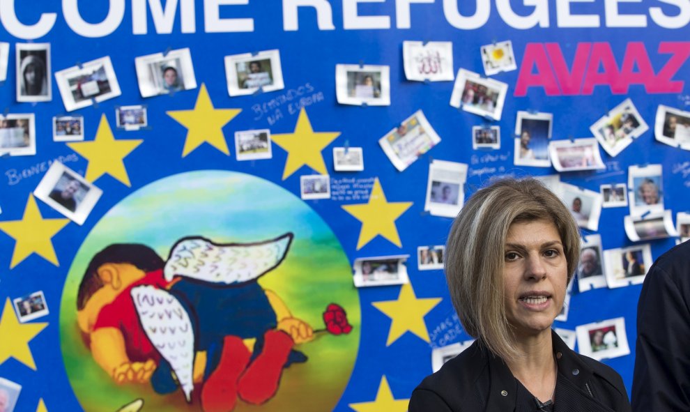 Tima Kurdi, la tía canadiense del famoso niño sirio Aylan Kurdi, en una manifestación en Bruselas debatiendo sobre la crisis migratoria, 14 de septiembre de 2015. REUTERS / Yves Herman