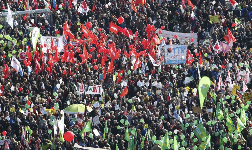 Activistas de los derechos de consumidores.- REUTERS.