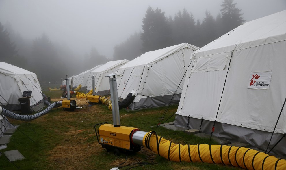 El sistema de calefacción de las tiendas que forman parte del campamento temporal para refugiados de Schwarzenborn (Alemania). REUTERS/Kai Pfaffenbach