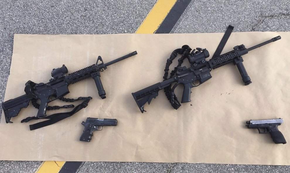 Armas confiscadas del ataque del miércoles pasado en San Bernardino, California. REUTERS