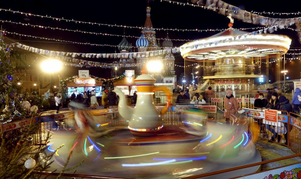 Feria navideña en la Plaza Roja en Moscú. REUTERS/Maxim Zmeyev