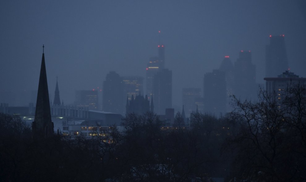 El distrito financiero de Londres se ve en la madrugada en Londres, Gran Bretaña. / REUTERS