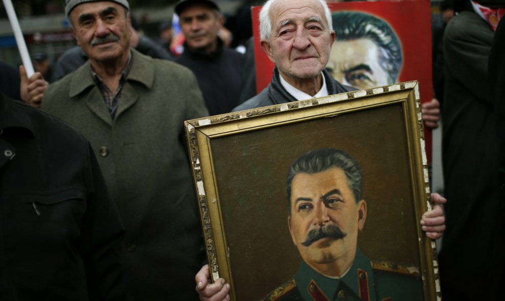 Comunistas rusos celebran hoy el 136 aniversario del nacimiento de Stalin./REUTERS