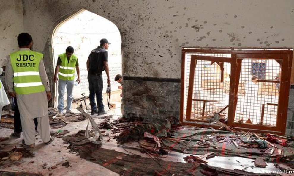 30/01/2015.- 58 muertos por la explosión de una bomba en un templo chií al sur de Pakistán.- REUTERS