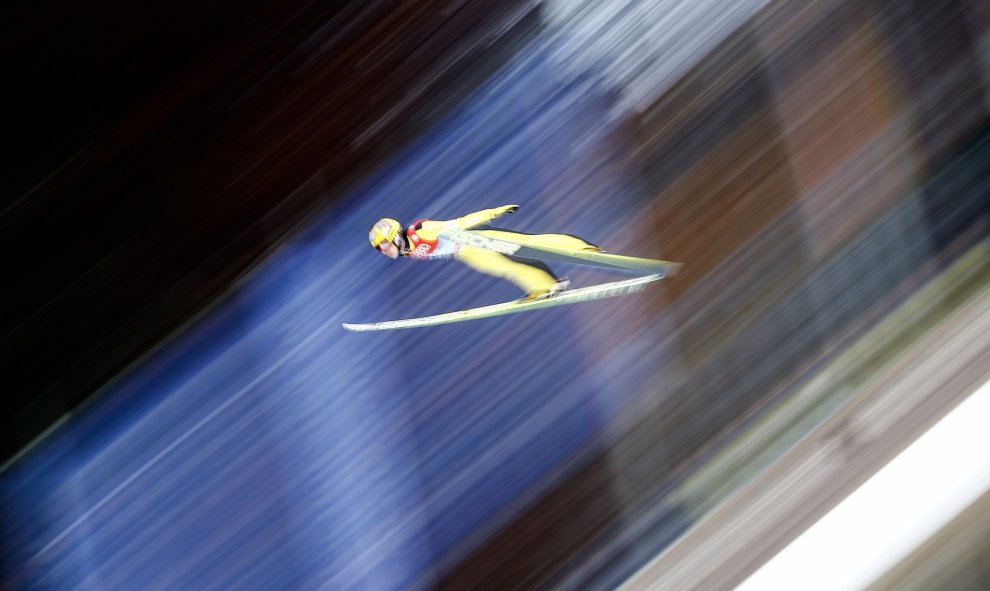 El saltador de esquí japonés, Noriaki Kasai, durante un torneo en Bischofshofen, Austria. REUTERS/Dominic Ebenbichler