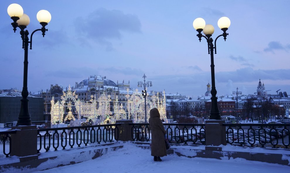 Plaza central de Moscú cubierta de nieve. REUTERS/Maxim Zmeyev