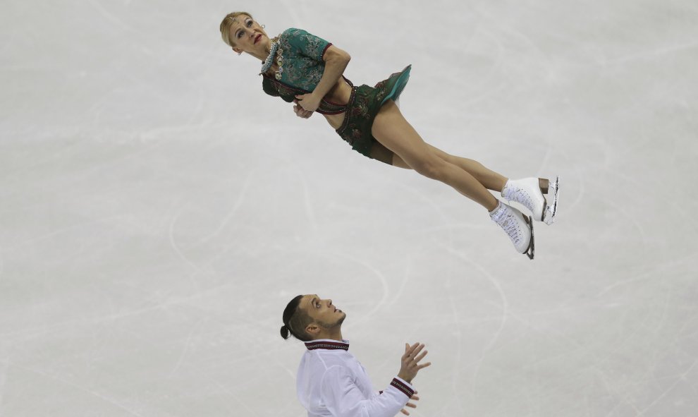 Los bailarines rusos Volosozhar y Trankov durante la actuación en el Campeonato de Patinaje Artístico que se celebra en Bratislava, Eslovaquia. REUTERS/David W Cerny