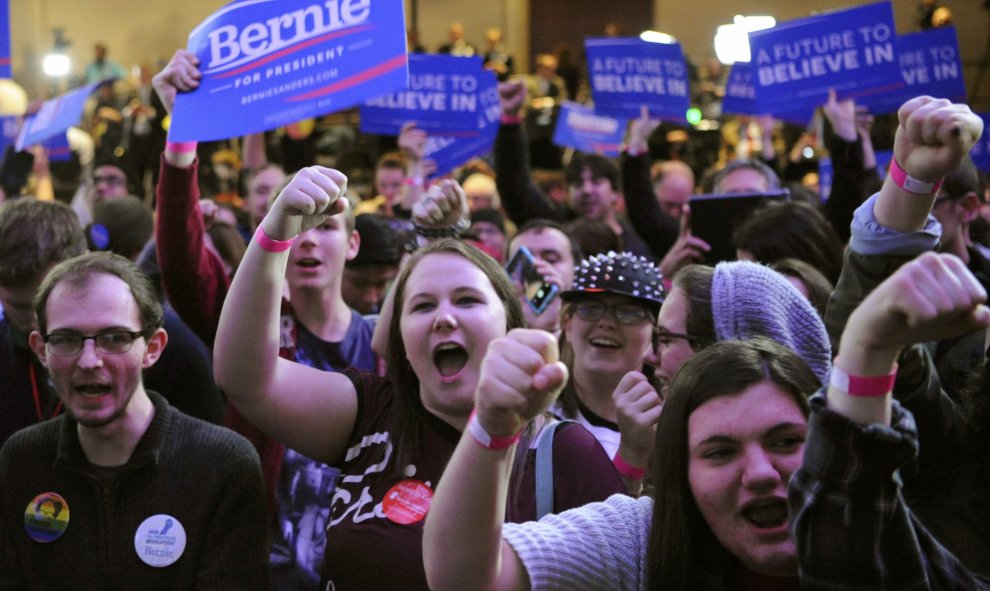 Los principales candidatos demócratas a la Casa Blanca, Hillary Clinton y Bernie Sanders, que luchan por la nominación del partido, han obtenido un empate técnico en el 'caucus' del estado Iowa.- REUTERS