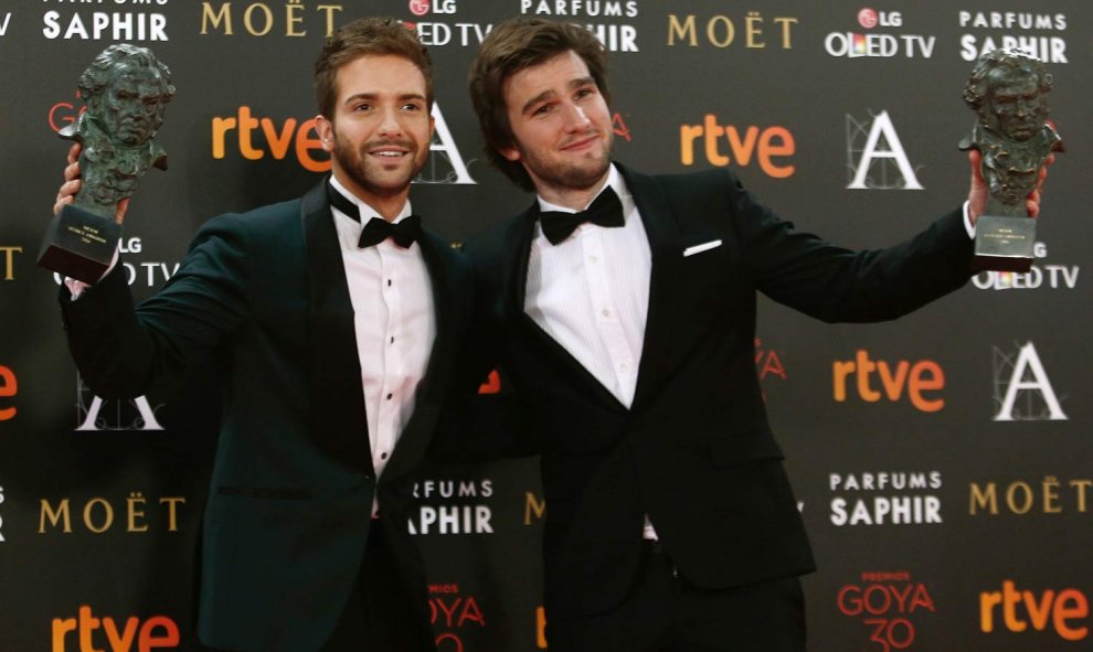 Los Goya más musicales: - El cantante Pablo Alborán, con el premio a mejor anción original por 'Palmeras en la nieve', y el compositor Lucas Vidal, con el premio a la Mejor música original por 'Nadie quiere la noche' dieron la nota positiva. J.M (EFE)