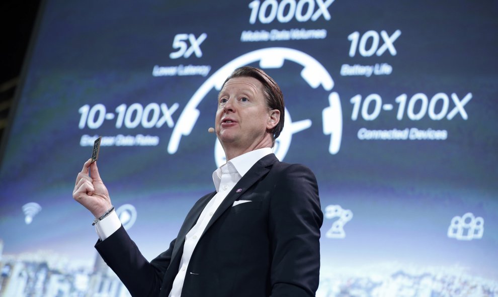El presidente de Ericsson presenta un chip 5G en el MWC.- REUTERS