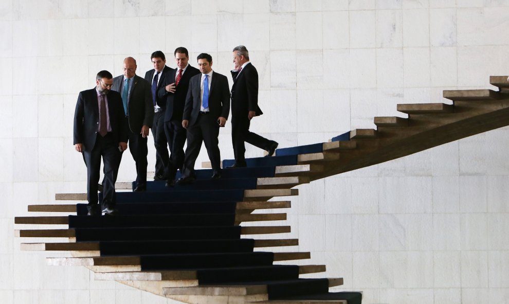 Congresistas venezolanos abandonan el Palacio de Itamaraty, tras una reunión con el canciller de Brasil, Mauro Vieira, en Brasilia, Brasil, 25 de febrero de 2106. REUTERS / Adriano Machado