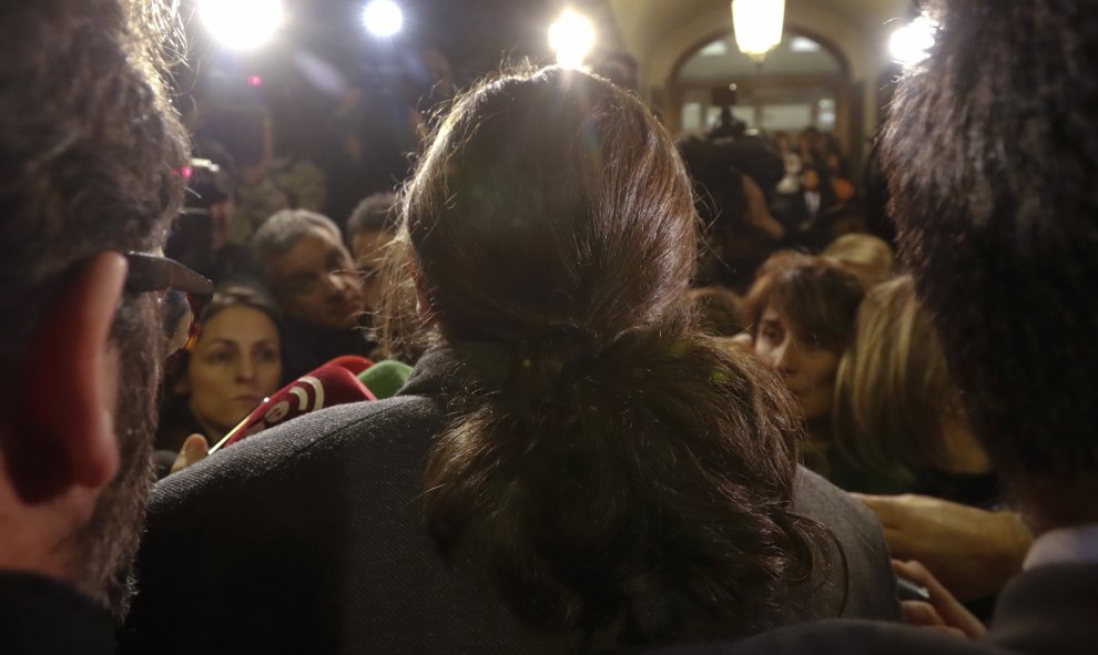 Pablo Iglesias ante la prensa al finalizar la sesión de la tarde de la segunda jornada del debate de investidura, en la que el Congreso de los Diputados ha rechazado la elección del socialista Pedro Sánchez como titular del Ejecutivo, tras obtener 130 vot