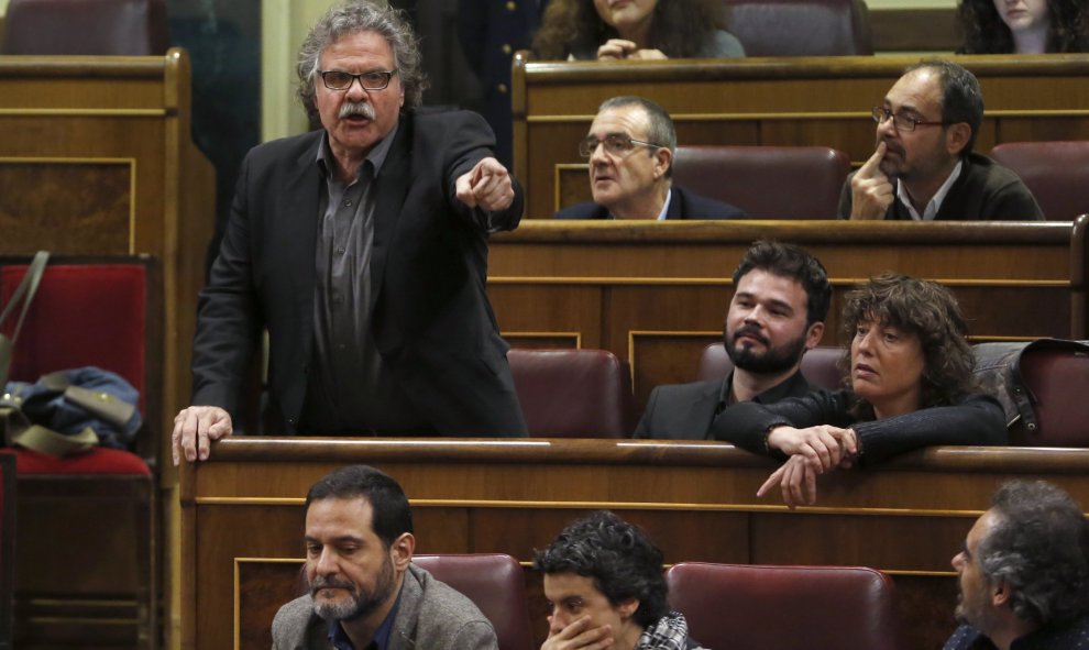 El portavoz parlamentario de ERC, Joan Tardà, interviene desde su escaño. EFE/Ballesteros