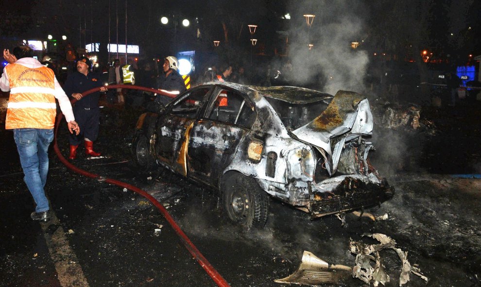 La explosión se produjo en la céntrica plaza de Kizilay, cerca del parque Güven. / EFE