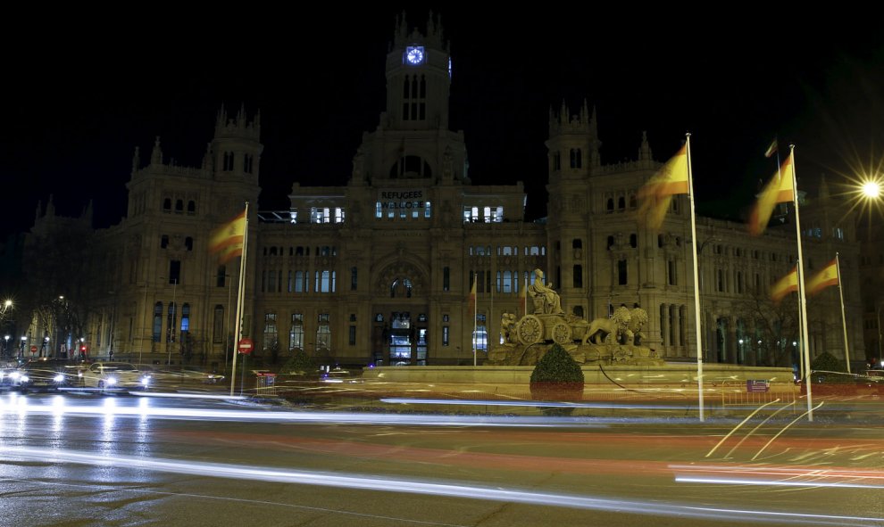 La Plaza de Cibeles y el Ayuntamiento de Madrid, durante el apagón por la Hora del Planeta.- Sergio Perez (REUTERS)