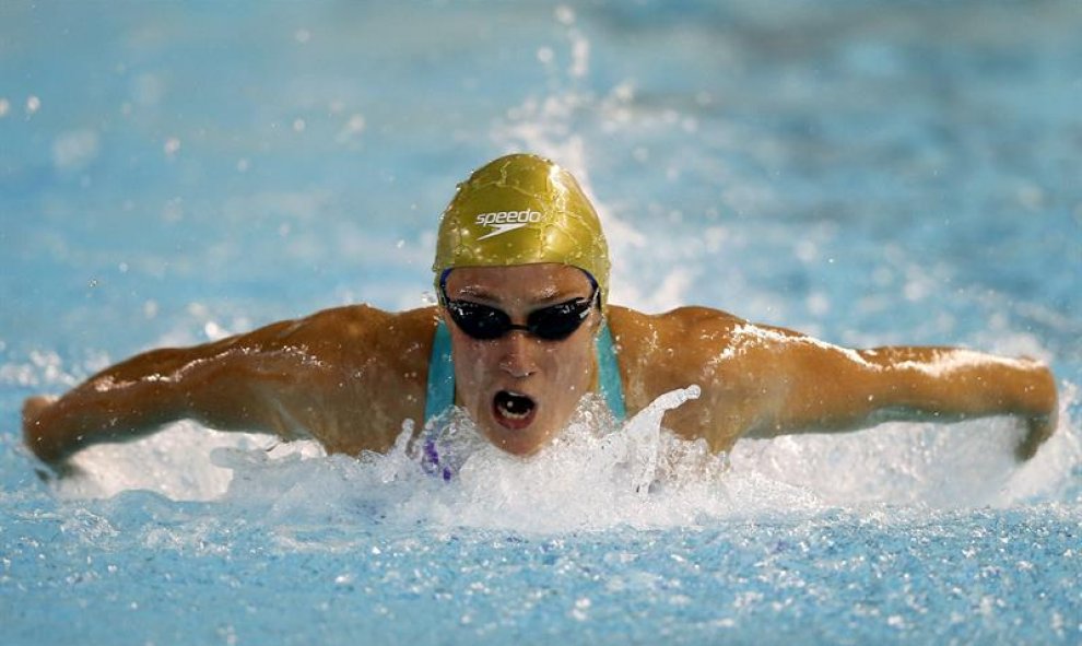 La nadadora Mireia Belmonte, del club UCAM Fuensanta, durante la final de 200 metros mariposa de la primera jornada de los XVII Campeonatos de España de natación absolutos "Open" Primavera, en Sabadell, en la que se ha proclamado vencedora con un tiempo d