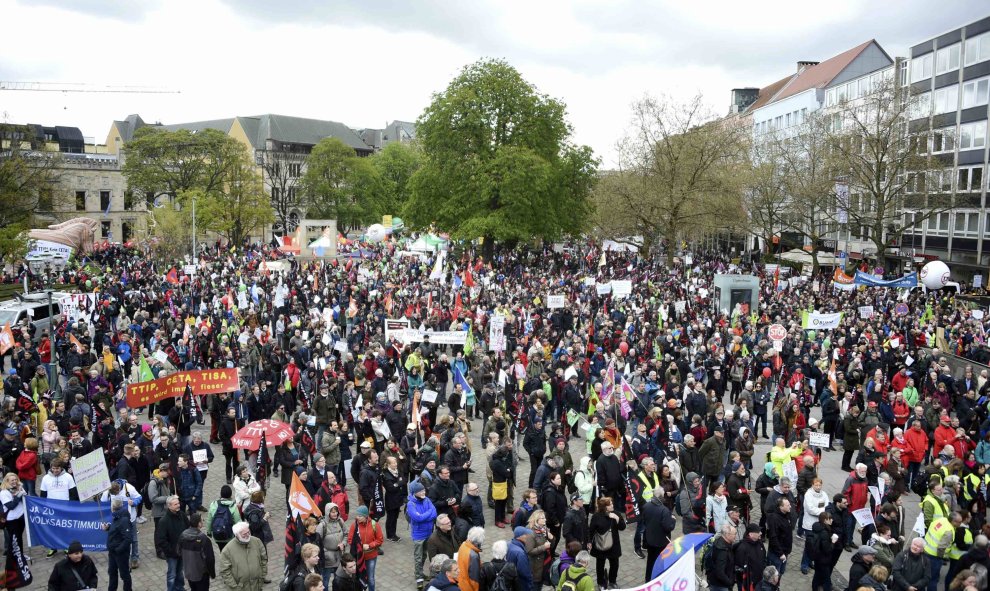 Vista general de la manifestación contra el TTIP. REUTERS/Nigel Treblin
