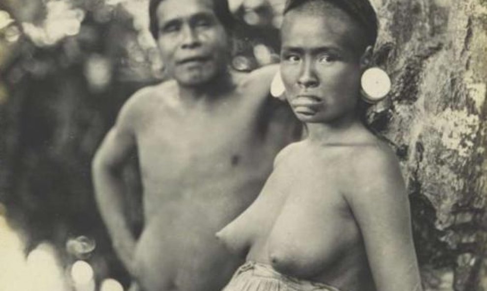 La red social consideró inapropiada una foto de dos indígenas con el torso desnudo y la censuró de la cuenta del ministerio de cultura de Brasil. Las administraciones anunciaron una apertura de un proceso judicial contra Facebook y ésta tuvo que recular.(