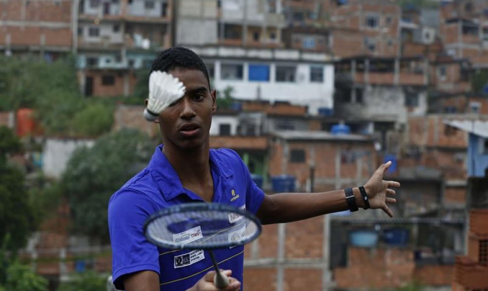 El brasileño Ygor Coelho de Oliveira se convierte en el primer jugador de bádminton de este país en clasificarse para unos Juegos Olímpicos por méritos propios, algo que adquiere la magnitud de una proeza al tener en cuenta que aprendió este deporte casi