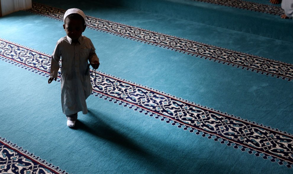 Fieles rezan en la mezquita de Diyanet Center de América en Lanham, en el estado de Maryland, Estados Unidos. Olivier Douliery / AFP