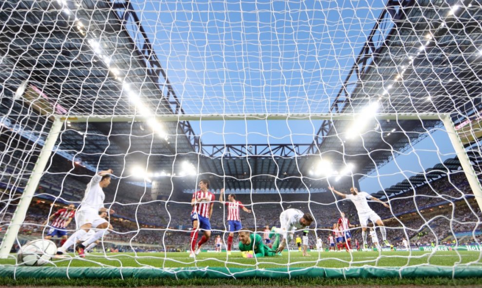 Primer gol del Real Madrid, de Sergio Ramos, en la final de la Champions League. REUTERS  Carl Recine Livepic