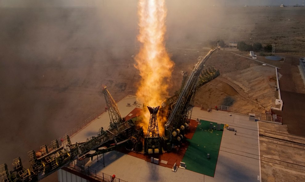 La nave espacial Soyuz MS despega hacia la Estación Espacial Internacional desde la plataforma de lanzamiento de Baikonur, Kazakhstan. REUTERS/Shamil Zhumatov.