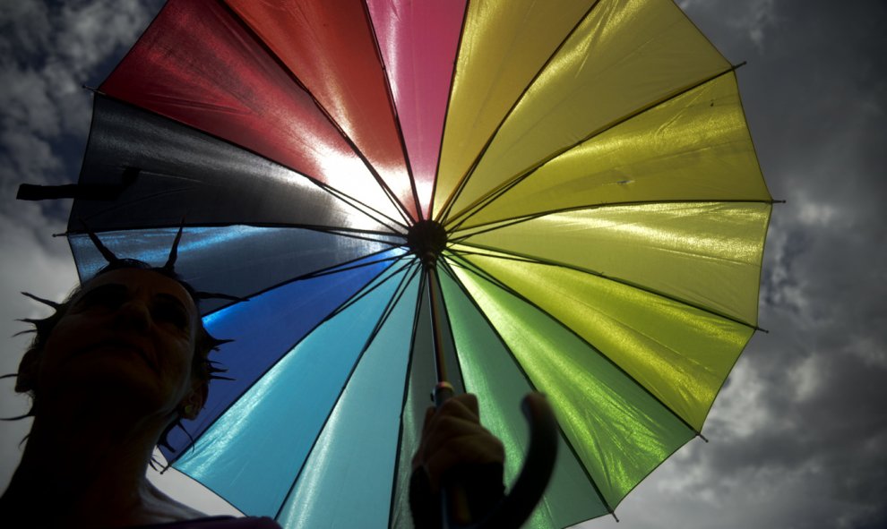 Personas participan en el desfile del Orgullo Gay en Medellín, departamento de Antioquia, Colombia. RAUL ARBOLEDA/AFP