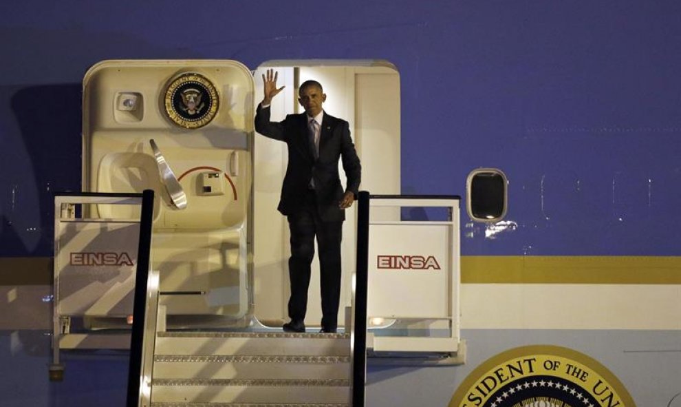 El presidente de Estados Unido a su llegada la base aérea de Torrejón (Madrid), en el inicio de su visita a España. EFE/Chema Moya