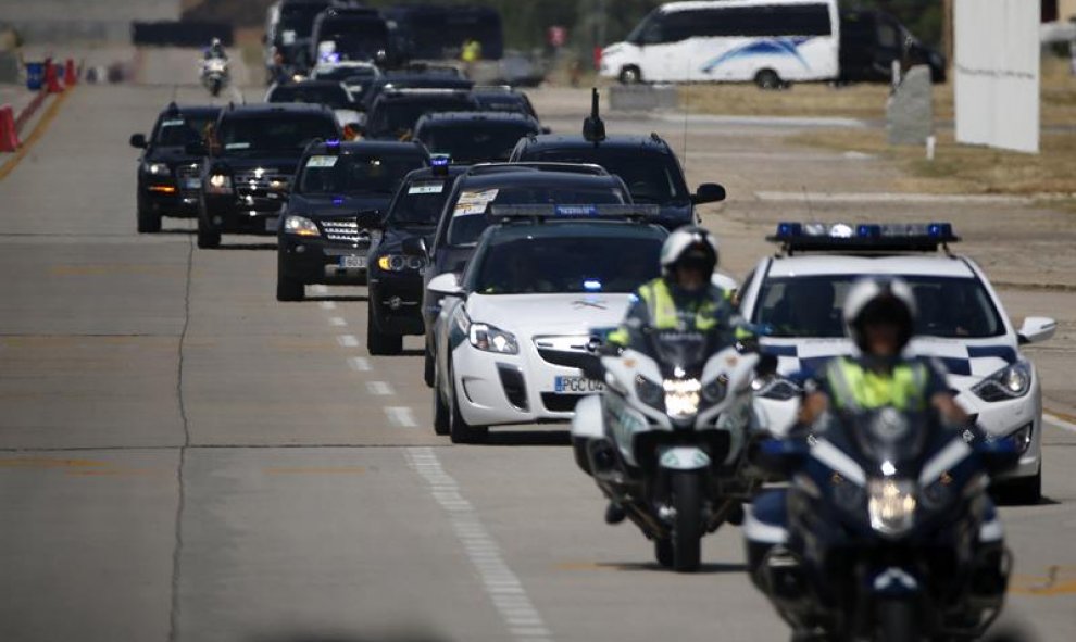 La caravana del presidente de EEUU, Barack Obama, a su llegada a la base aérea de Torrejón de Ardoz (Madrid). EFE/Juan Carlos Hidalgo