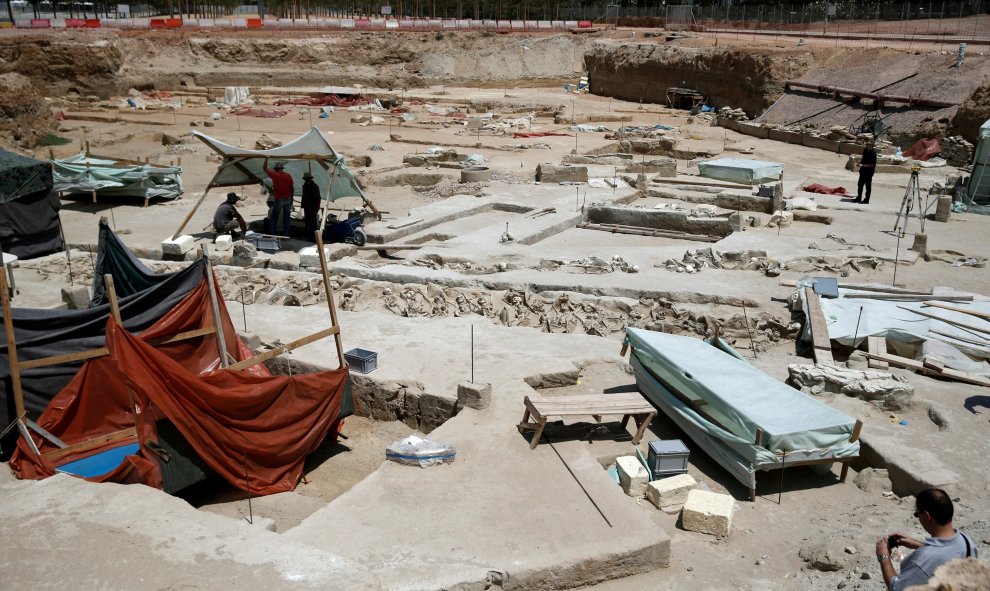 Vista del cementerio Falyron Delta en Atenas donde se está investigando sobre las víctimas de una ejecución en masa que pudo haber tenido lugar hace más de 2.500 años. REUTERS/Alkis Konstantinidis