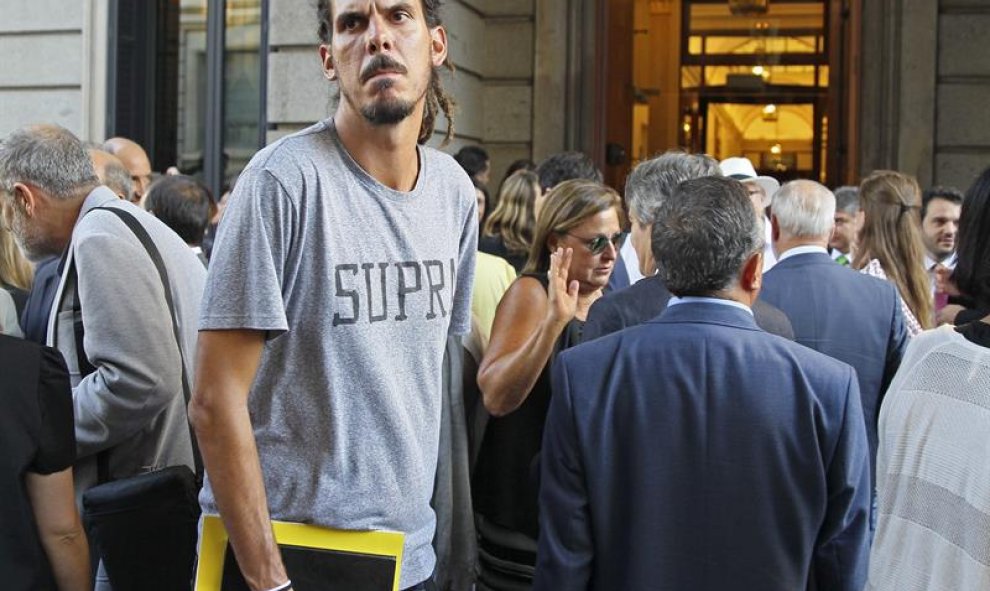 El diputado de Podemos por Santa Cruz de Tenerife, Alberto Rodríguez despues del discurso de investidura del presidente del Gobierno en funciones, Mariano Rajoy, esta tarde en el Congreso de los Diputados. EFE/Mariscal