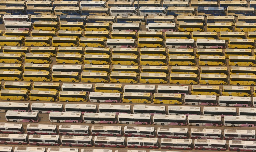 Una vista aérea de buses que se utilizan para el transporte de peregrinos durante el Haj a La Meca 6 de septiembre de 2016. REUTERS / Ahmed Jadallah.