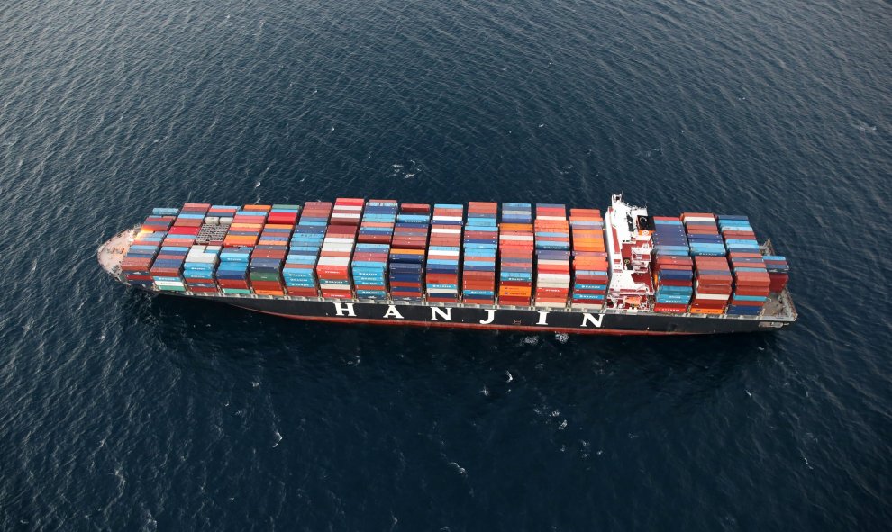 Un buque Hanjin Shipping Co varado fuera del puerto de Long Beach. REUTERS/Lucy Nicholson