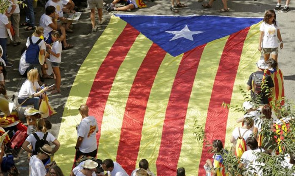 Vista de una estelada momentos antes de la manifestación de la Diada en el Paseo de la Pau de Berga. EFE/Susanna Sáez