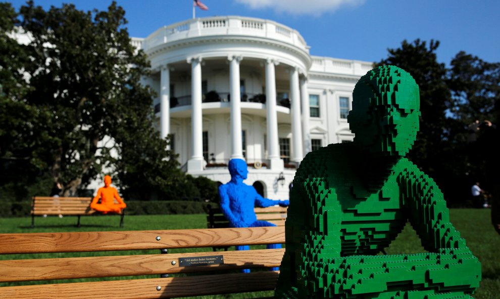 Las estatuas de LEGO invaden la Casa Blanca con motivo del festival South by South Lawn. Washington, EE.UU. REUTERS / Gary Cameron