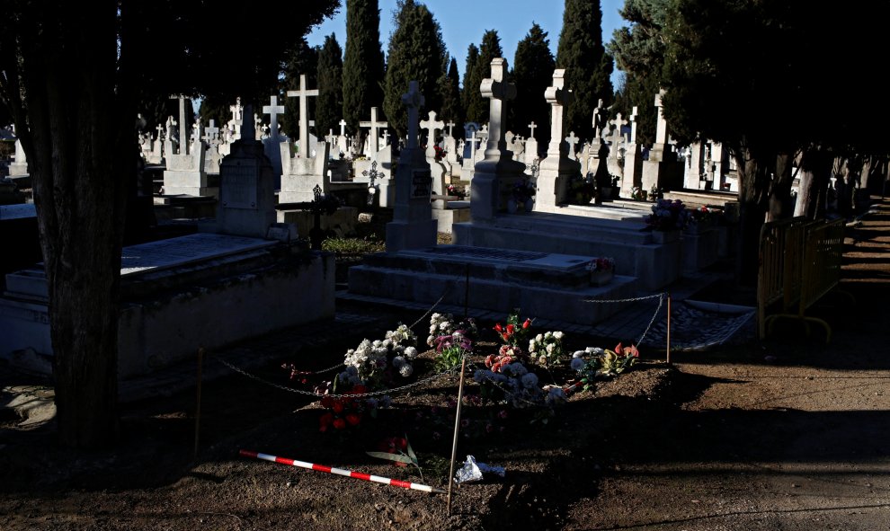 Una de las fosas donde los franquistas enterraron a alrededor de 200 republicanos asesinados durante la Guerra Civil  en Valladolid.- REUTERS / JUAN MEDINA