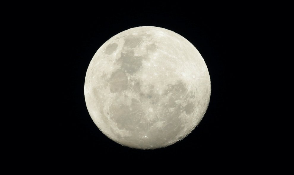 Si estuviéramos en Sidney, Australia, la súperluna la veríamos así. REUTERS / Jason Reed